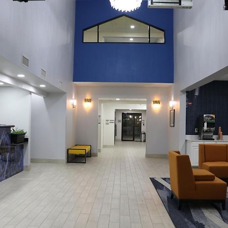 Quality Inn & Suites Buda Zewnętrze zdjęcie