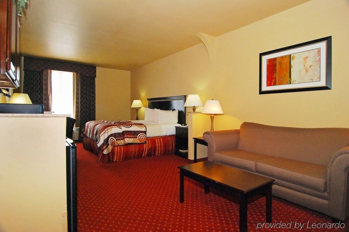Quality Inn & Suites Buda Pokój zdjęcie
