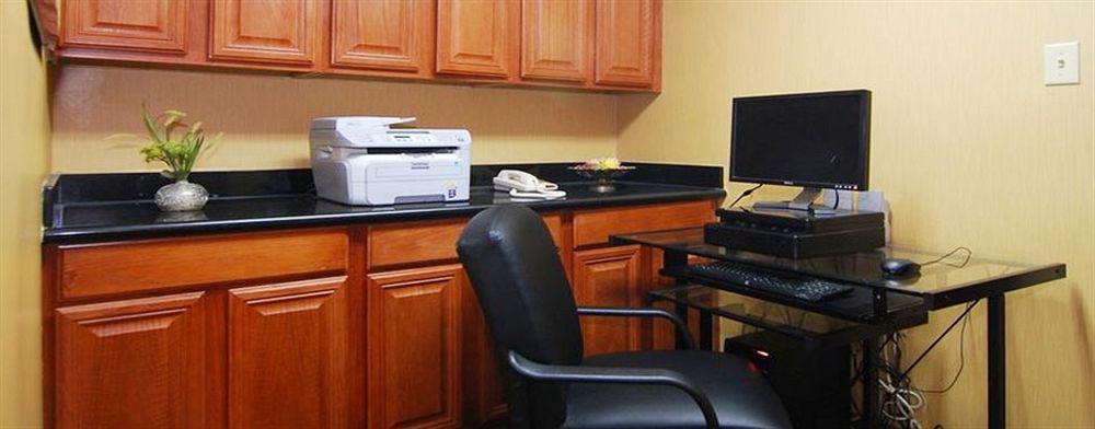 Quality Inn & Suites Buda Zewnętrze zdjęcie