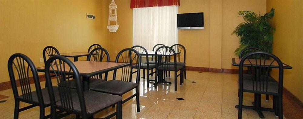 Quality Inn & Suites Buda Zewnętrze zdjęcie